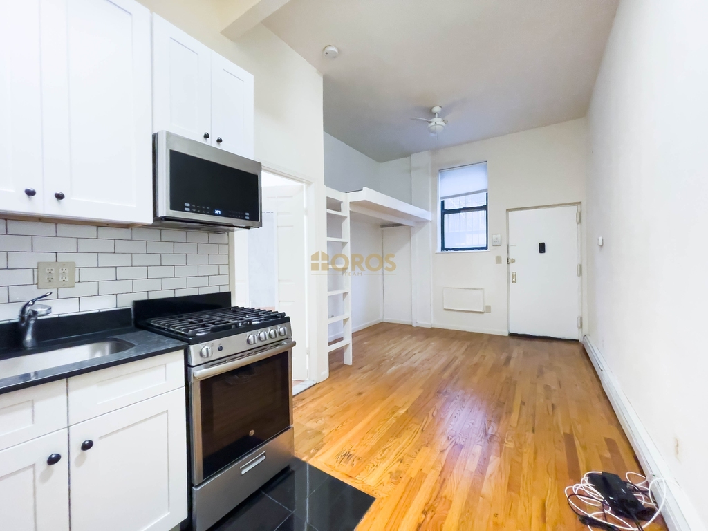 283 East 7th Street - Photo 9