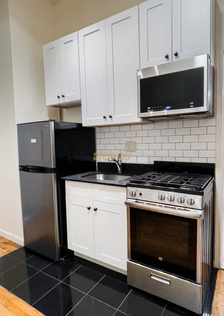 283 East 7th Street - Photo 1
