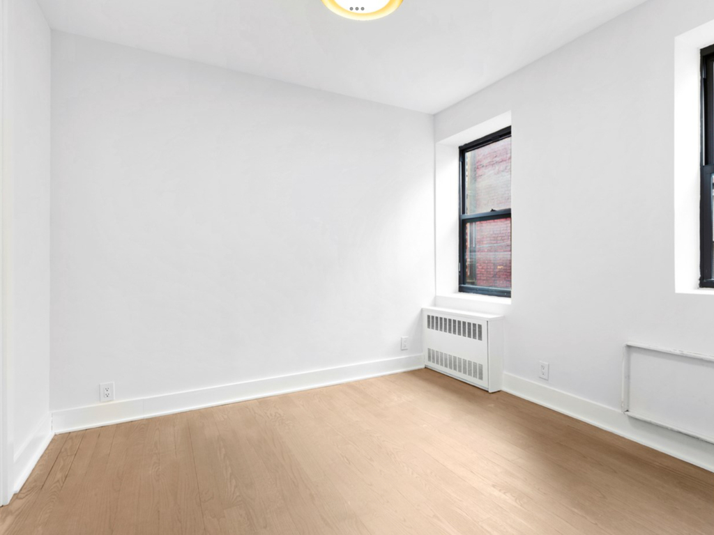 24th street and 3rd Avenue  - Photo 5