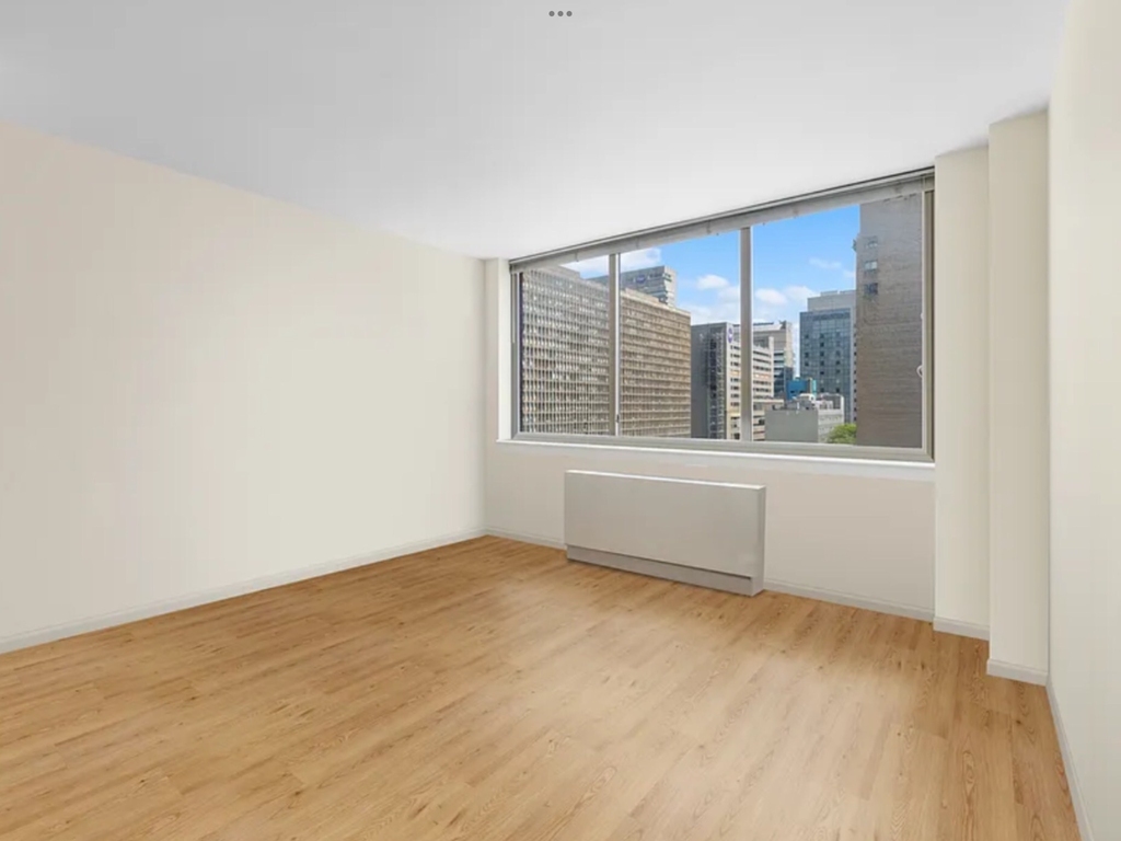 407 Park Avenue South - Photo 0