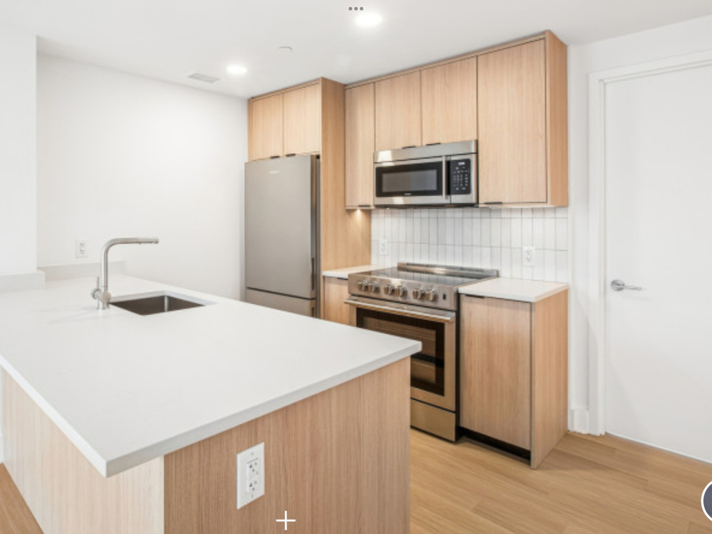 24th street and 3rd Avenue  - Photo 3