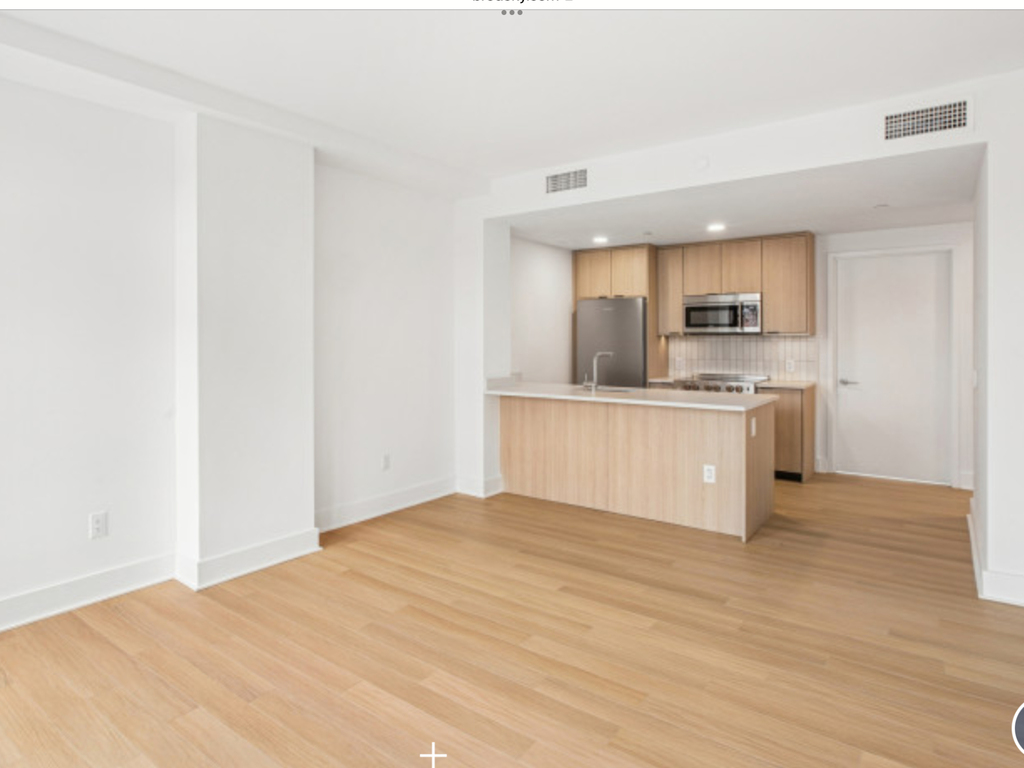 24th street and 3rd Avenue  - Photo 2