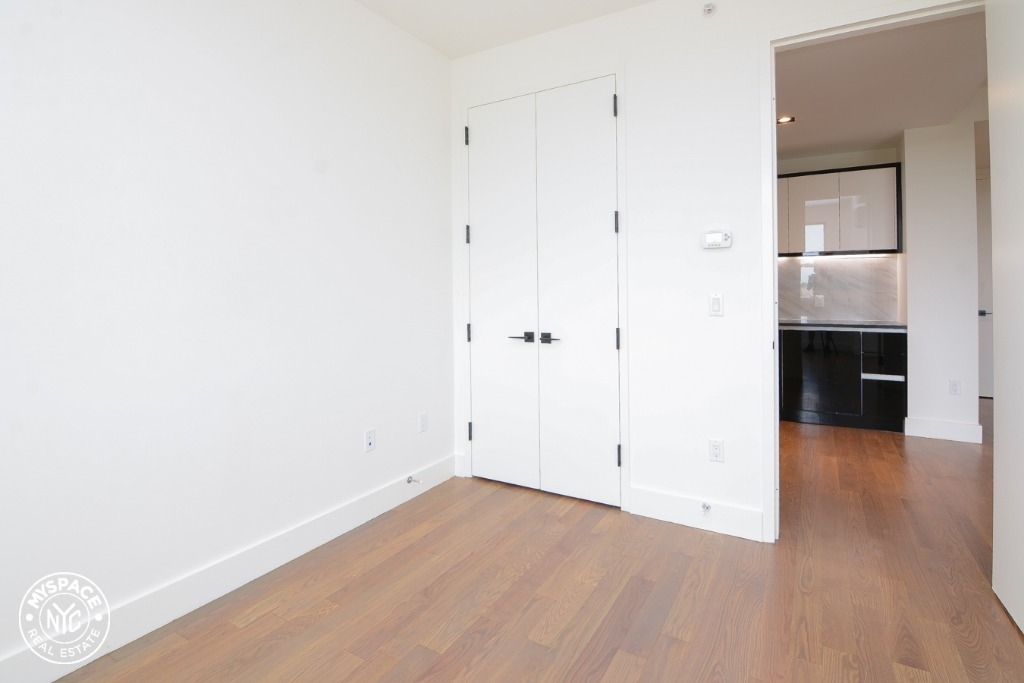 581 Ocean Parkway  - Photo 3