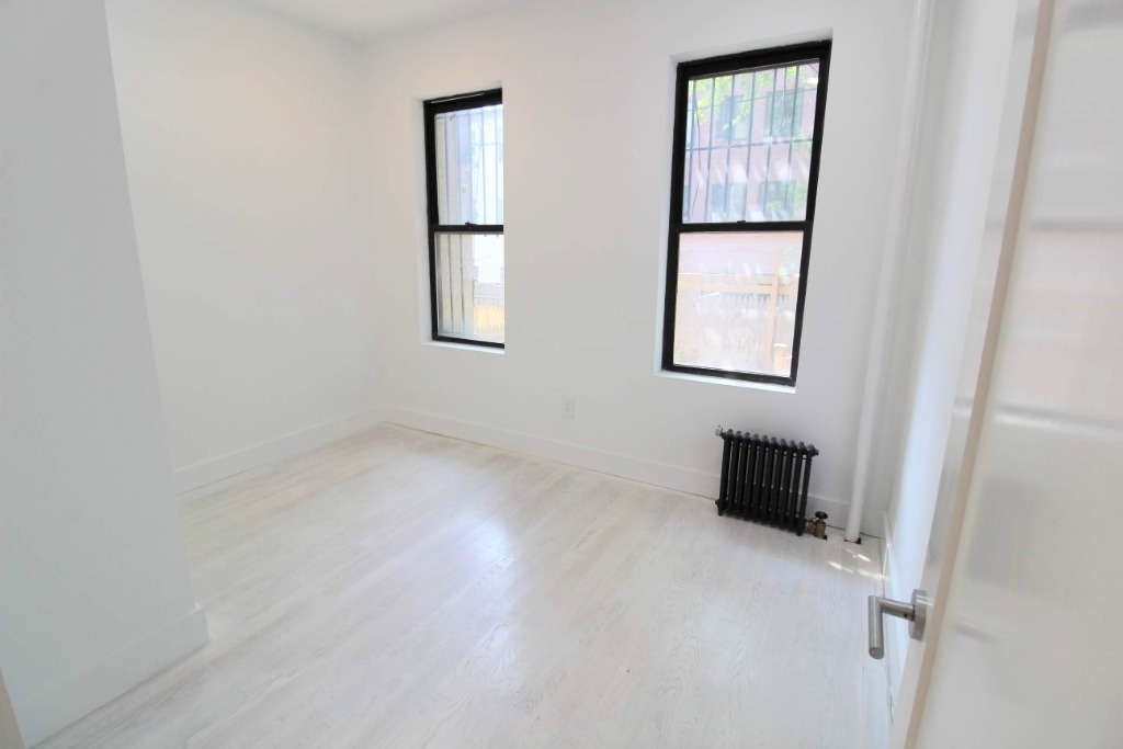 246 Bainbridge Street - Photo 4