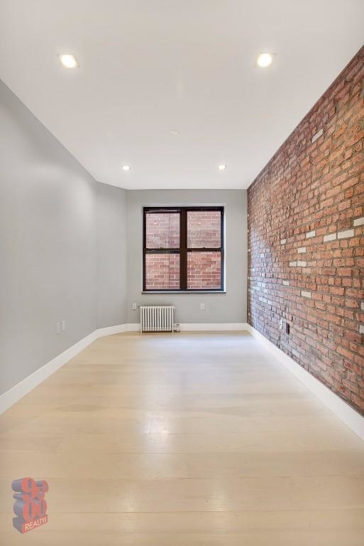 Renovated Elevator Building w Laundry - Photo 2