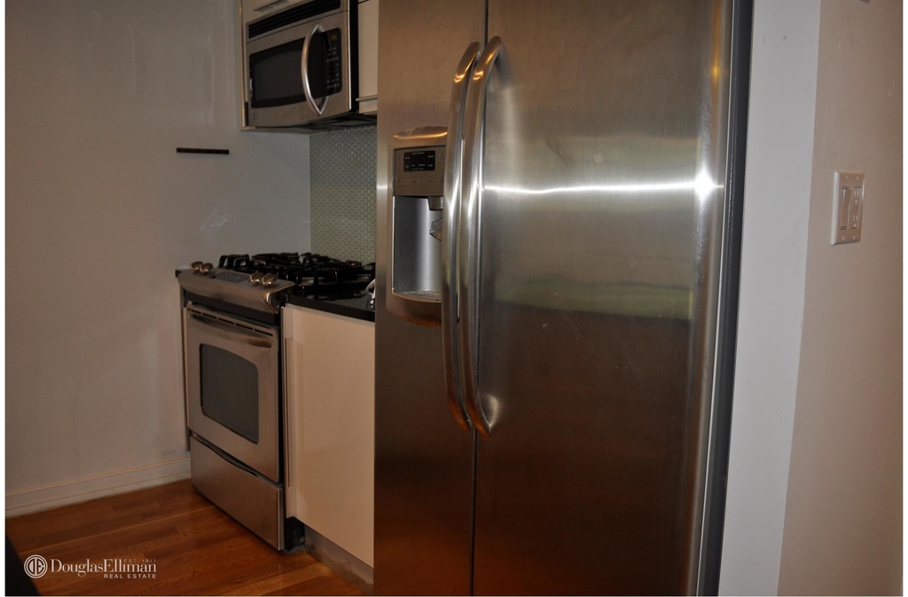 23-11 21st Avenue - Photo 3