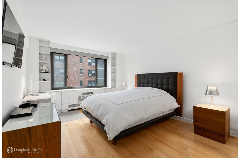 425 East 63rd St - Photo 4