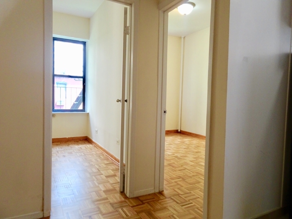 218 e 94th - Photo 2