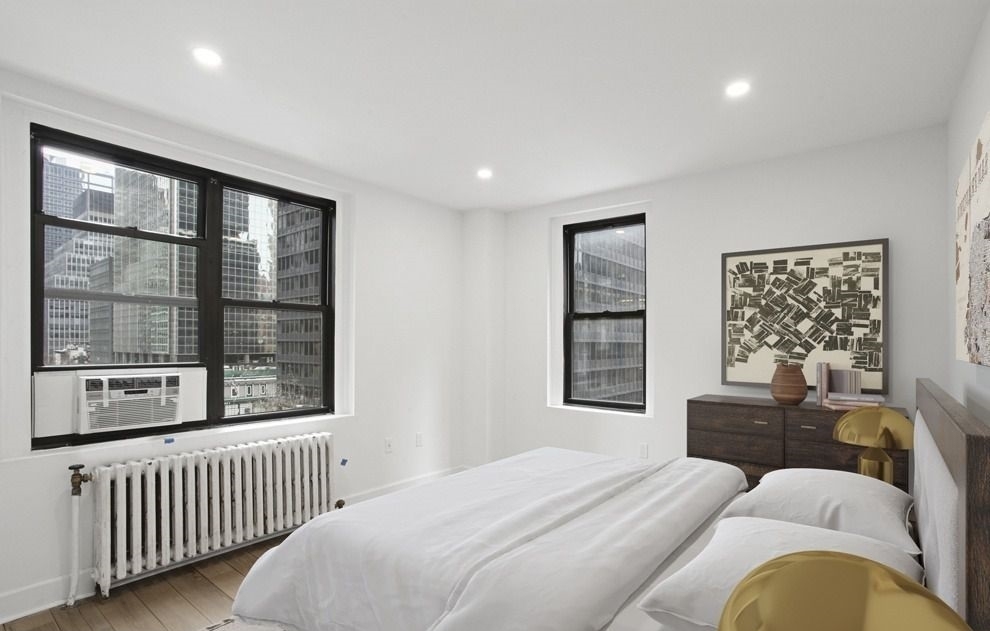 160 East 48th Street - Photo 1