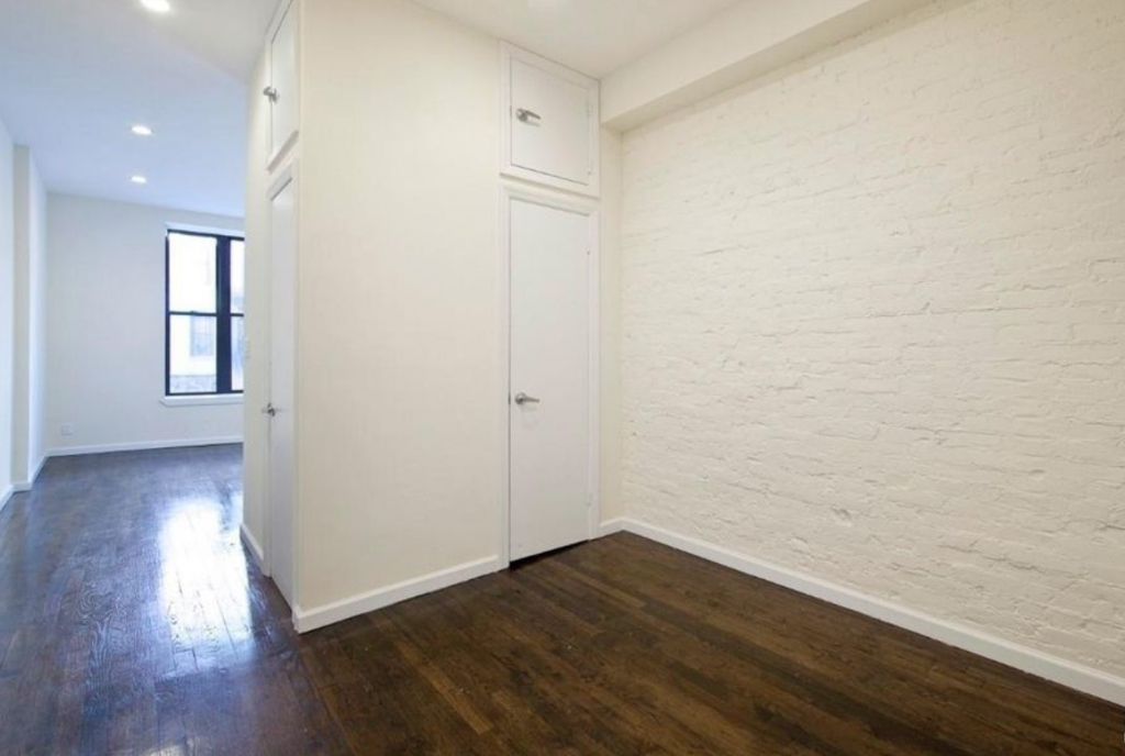 332 West 47th Street - Photo 2