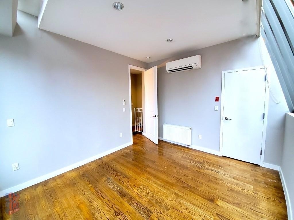 167 West 10th - Photo 1