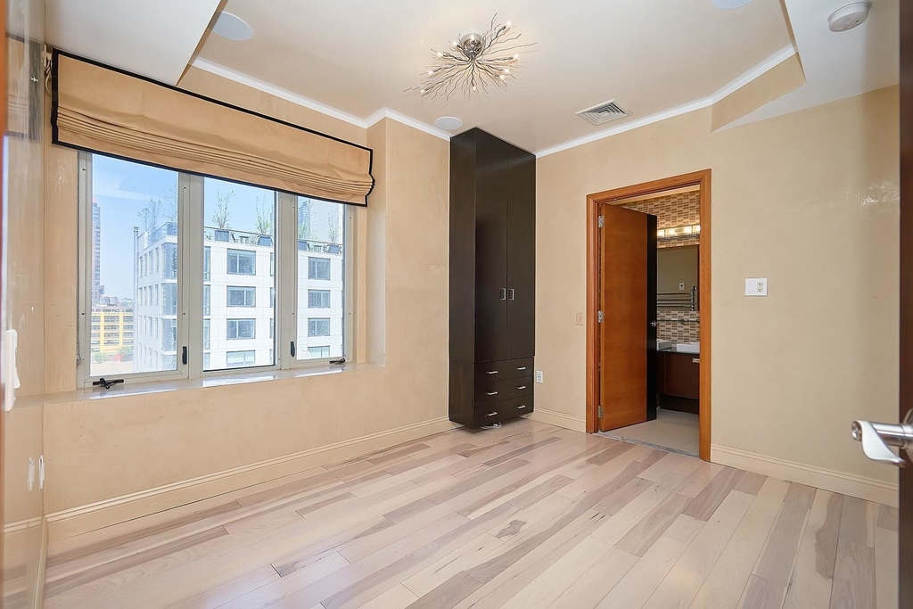 502 Ninth Avenue - Photo 12