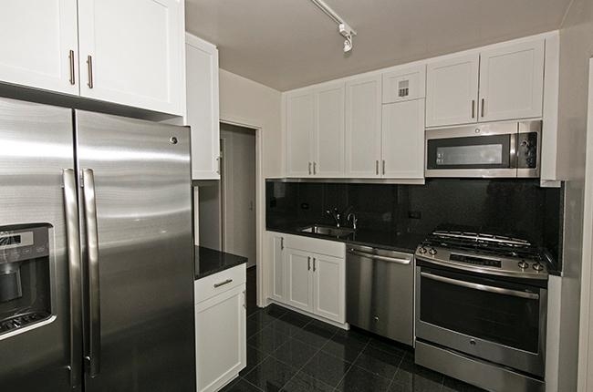 320 East 46th St - Photo 3