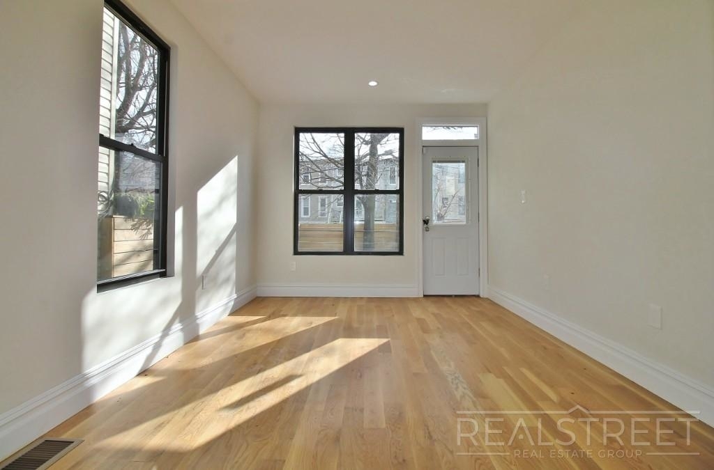 648 Chauncey Street - Photo 8