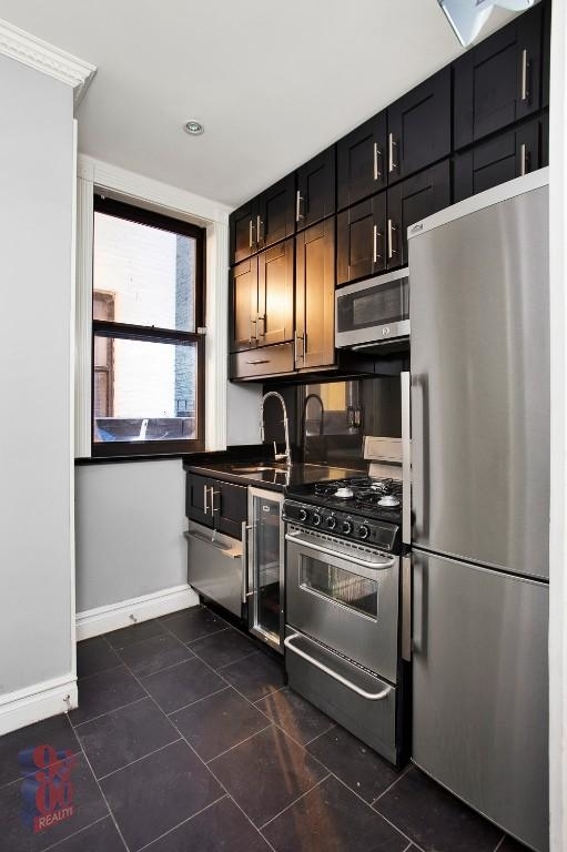 219 e 23rd st - Photo 2