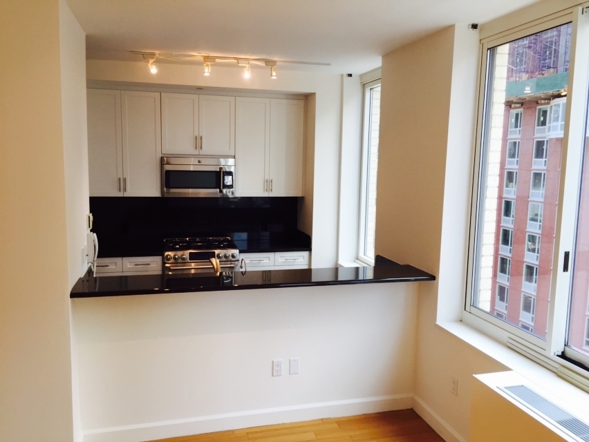 320 West 38th Street - Photo 1