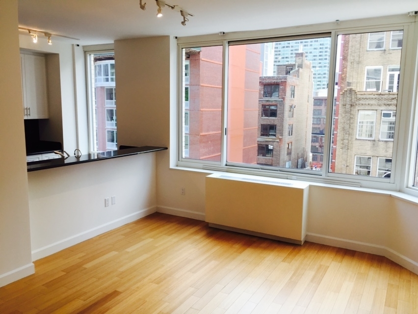 320 West 38th Street - Photo 2