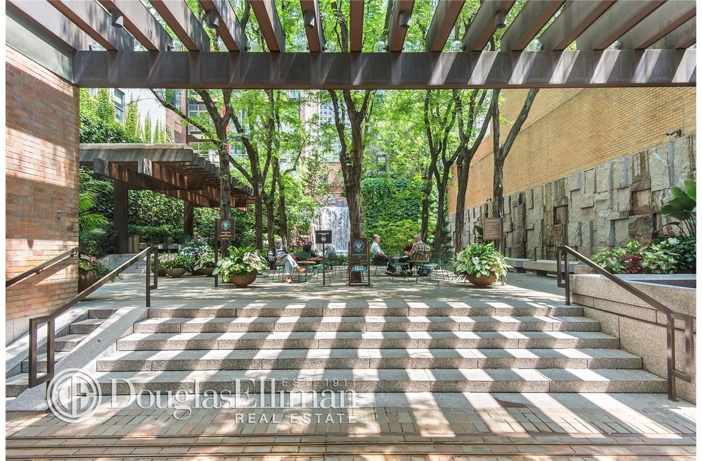 211 East 51st St - Photo 8