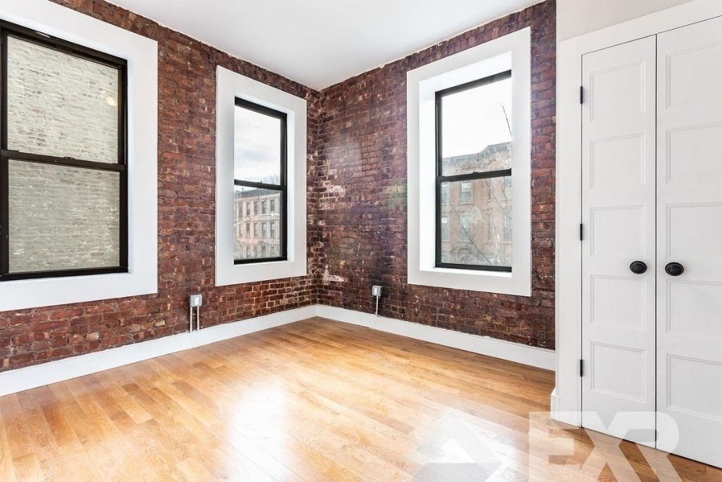 1417 Bedford Ave  - Photo 3