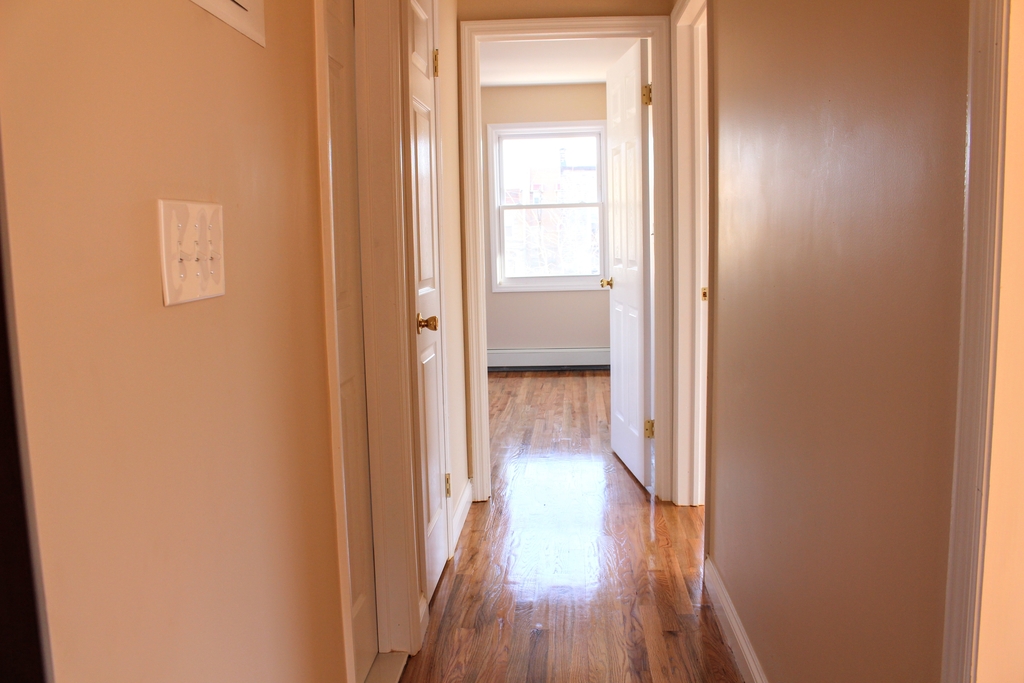 577 Jerome Street - Photo 3