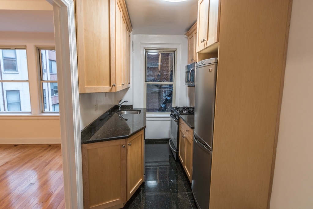 25 East 10th Street - Photo 1