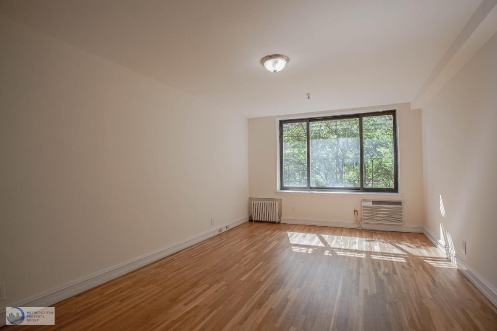 1570 1st Avenue - Photo 2