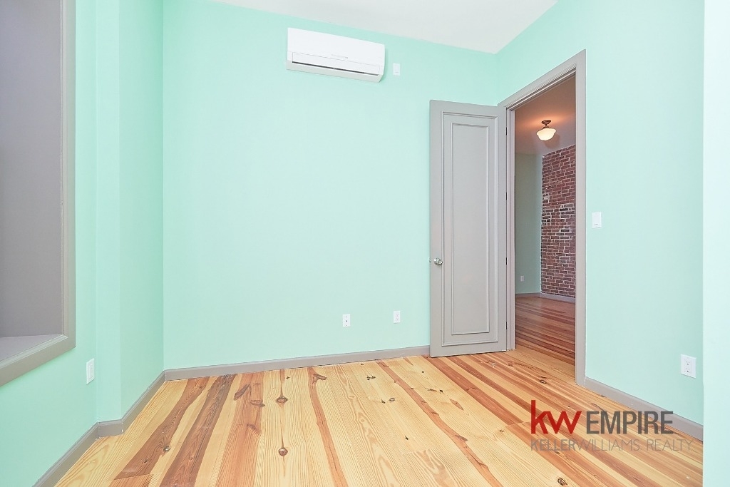 209 W 135th - Photo 6