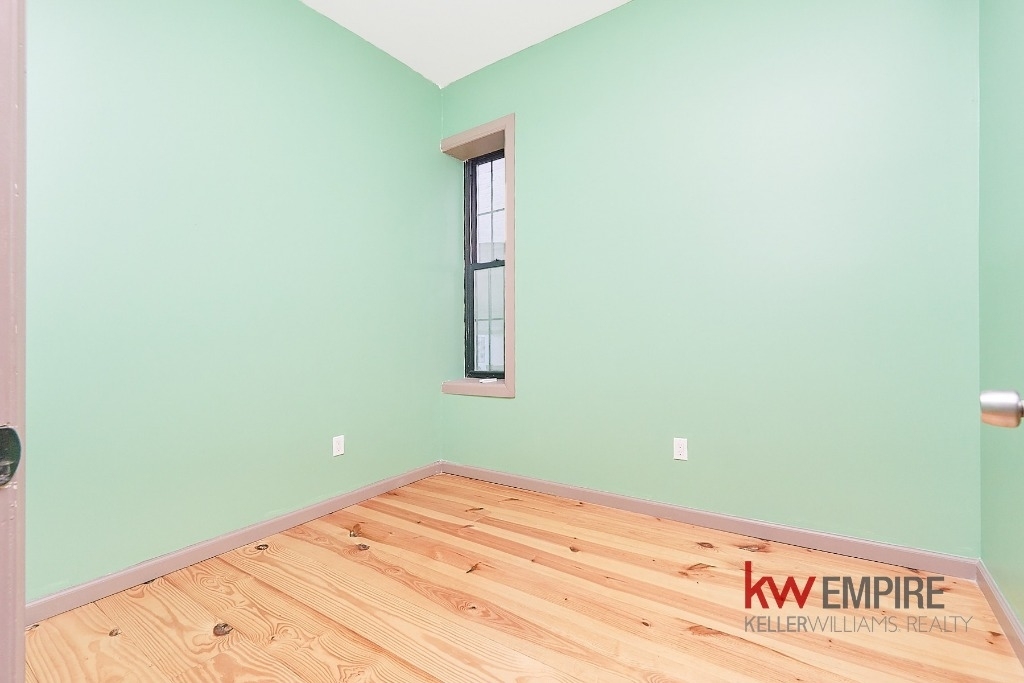 209 W 135th - Photo 4