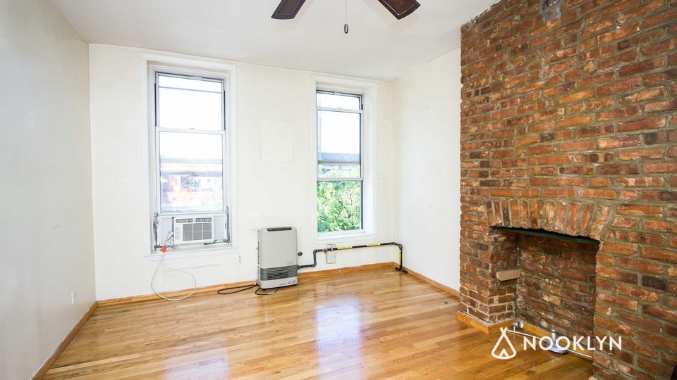 540 Grand St - Photo 0