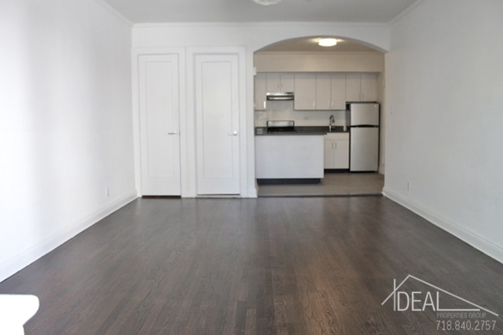 154 Henry St - Photo 2