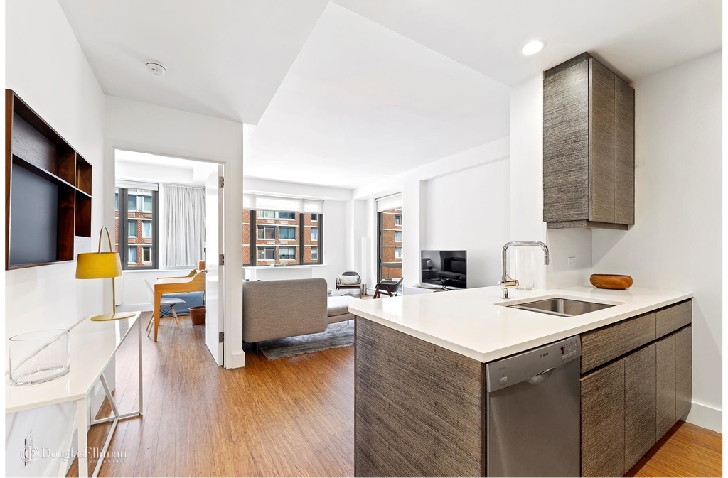 305 West 16th St - Photo 6