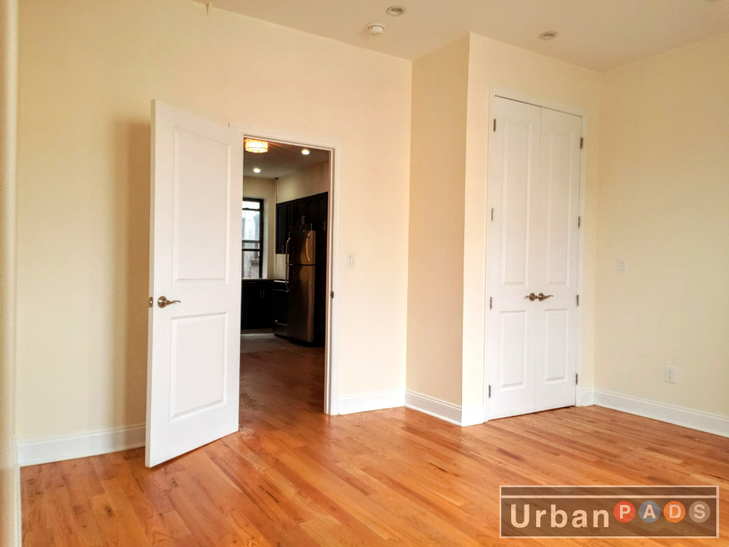 433 Rogers Ave - Photo 2