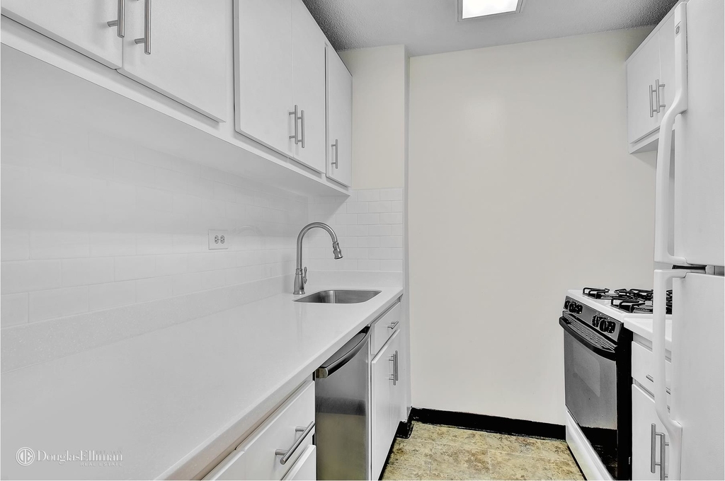 275 West 96th St - Photo 6