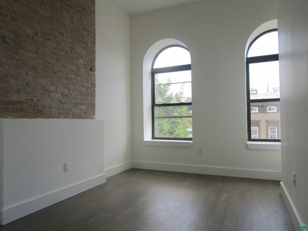 162 Stuyvesant Avenue  - Photo 1