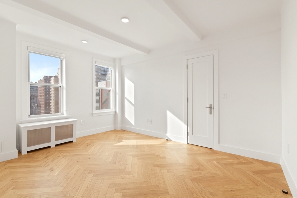 301 East 21st Street - Photo 2