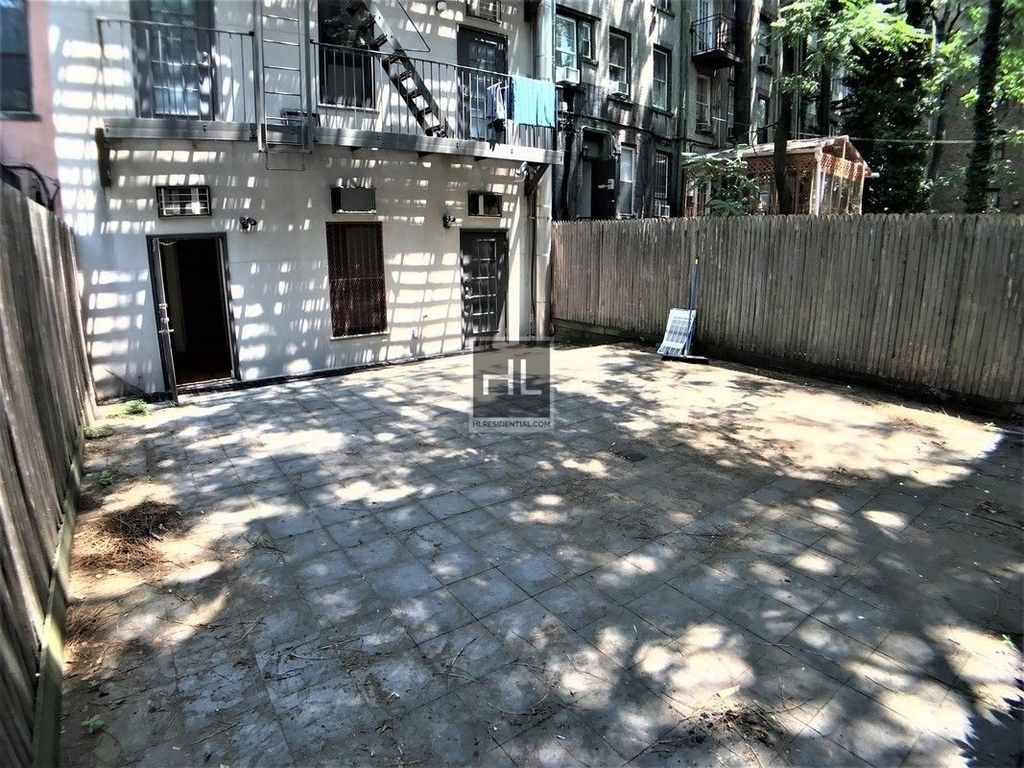 East 6 Street - Photo 0