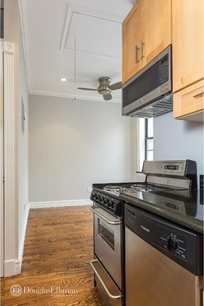 330 East 35th St - Photo 2