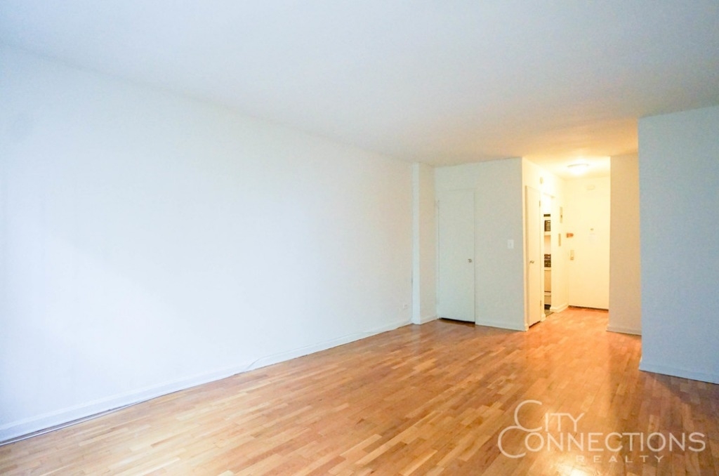 150 East 30th Street - Photo 1