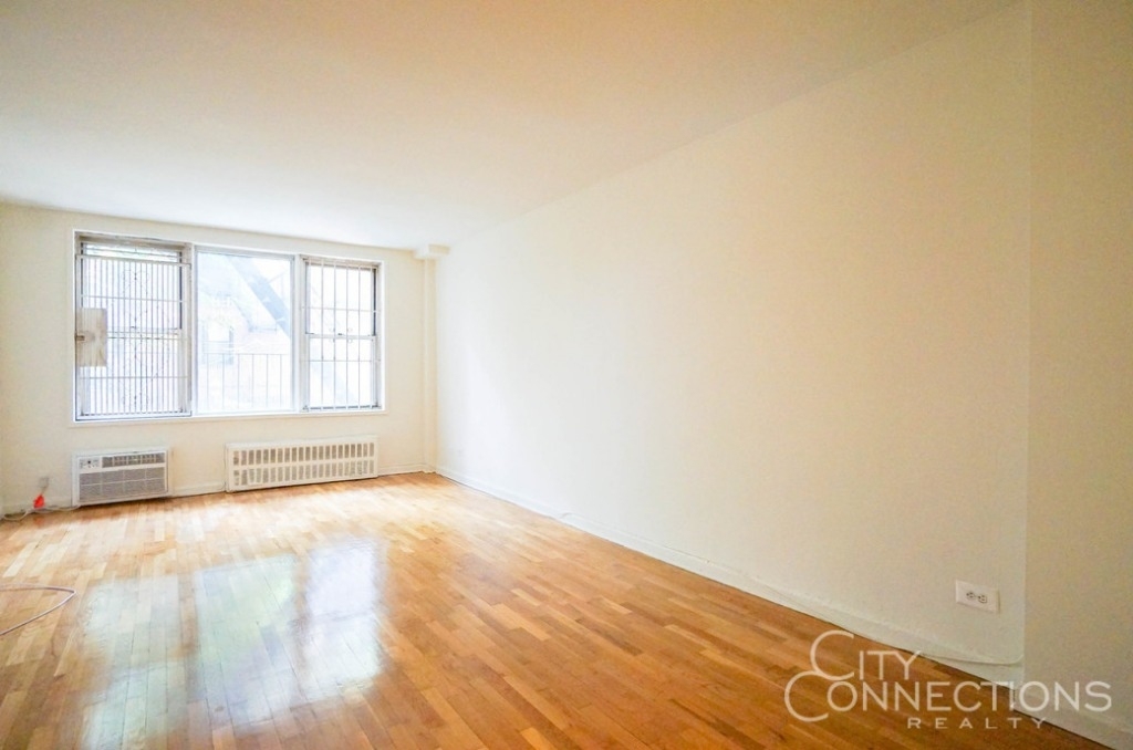 150 East 30th Street - Photo 0