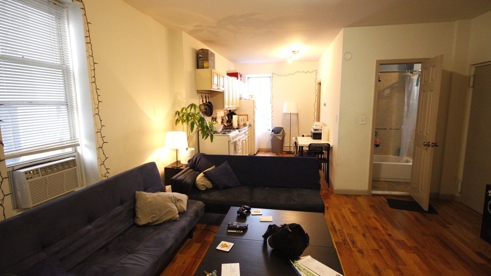 342 Rodney St - Photo 1