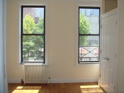 697 Tenth Ave - Photo 2