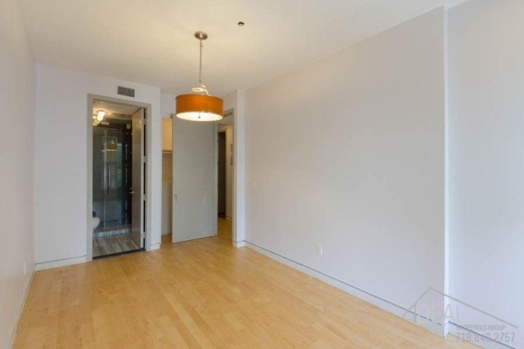 230 6th avenue - Photo 3