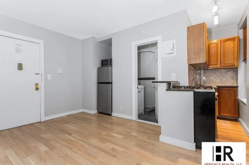 221 Wadsworth Avenue - Photo 0