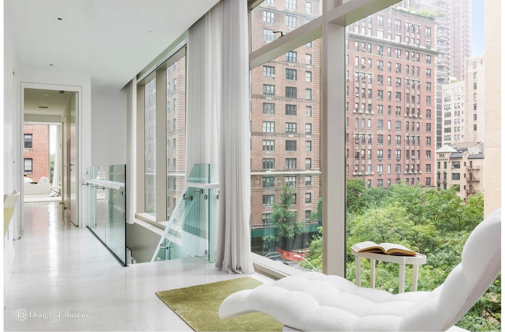 1055 Park Avenue - Photo 0