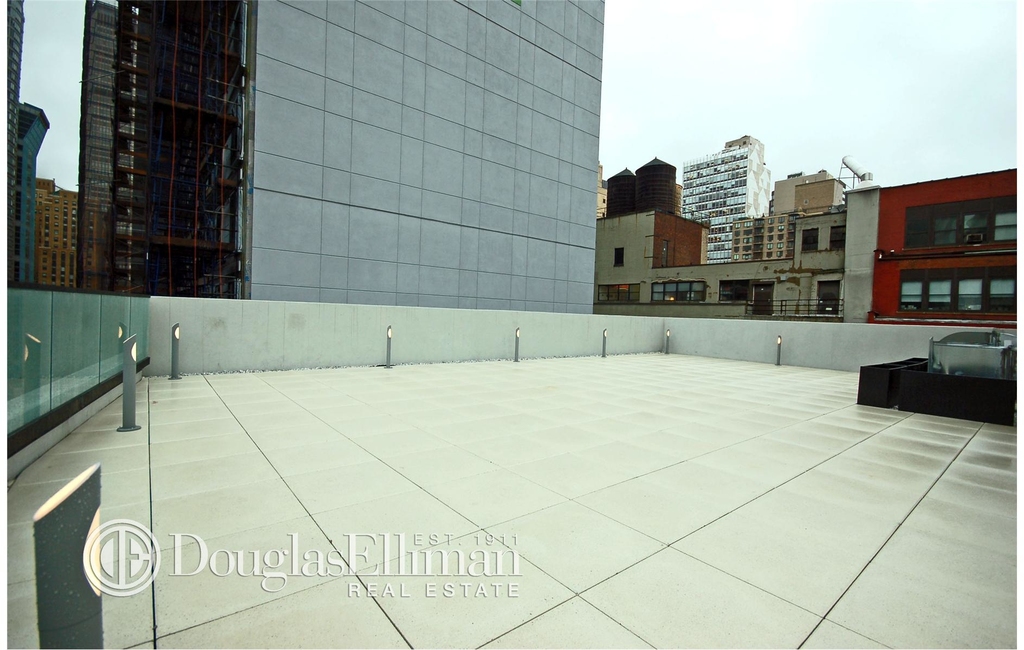 235 East 44th St - Photo 3