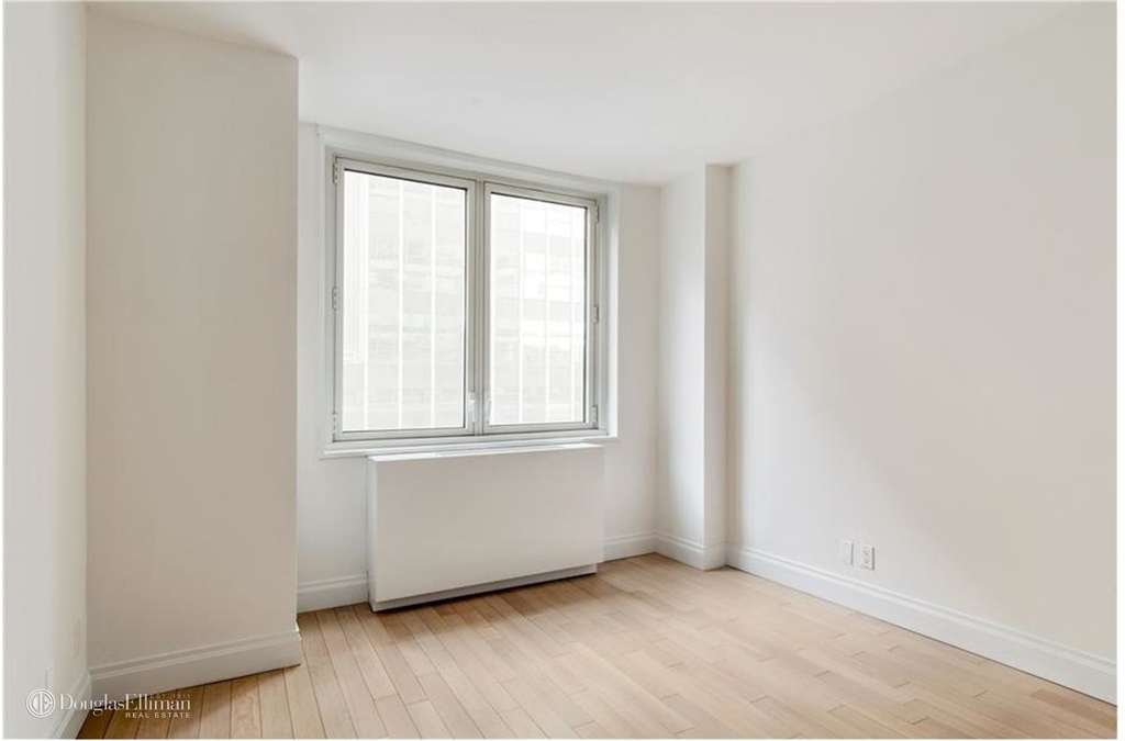 212 East 47th St - Photo 2