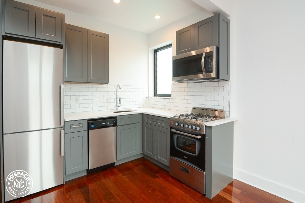 315 Franklin Ave #4r - Photo 1