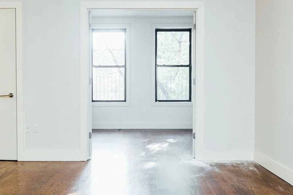 137 Manhattan Avenue - Photo 6