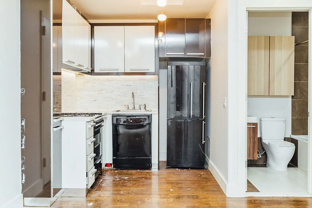 137 Manhattan Avenue - Photo 4