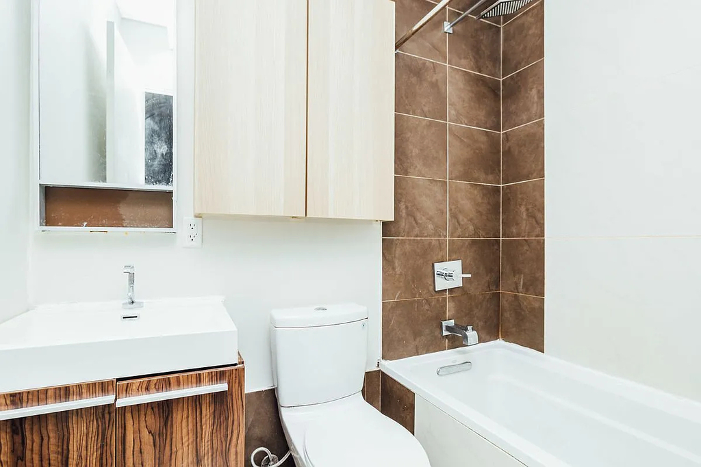 137 Manhattan Avenue - Photo 3